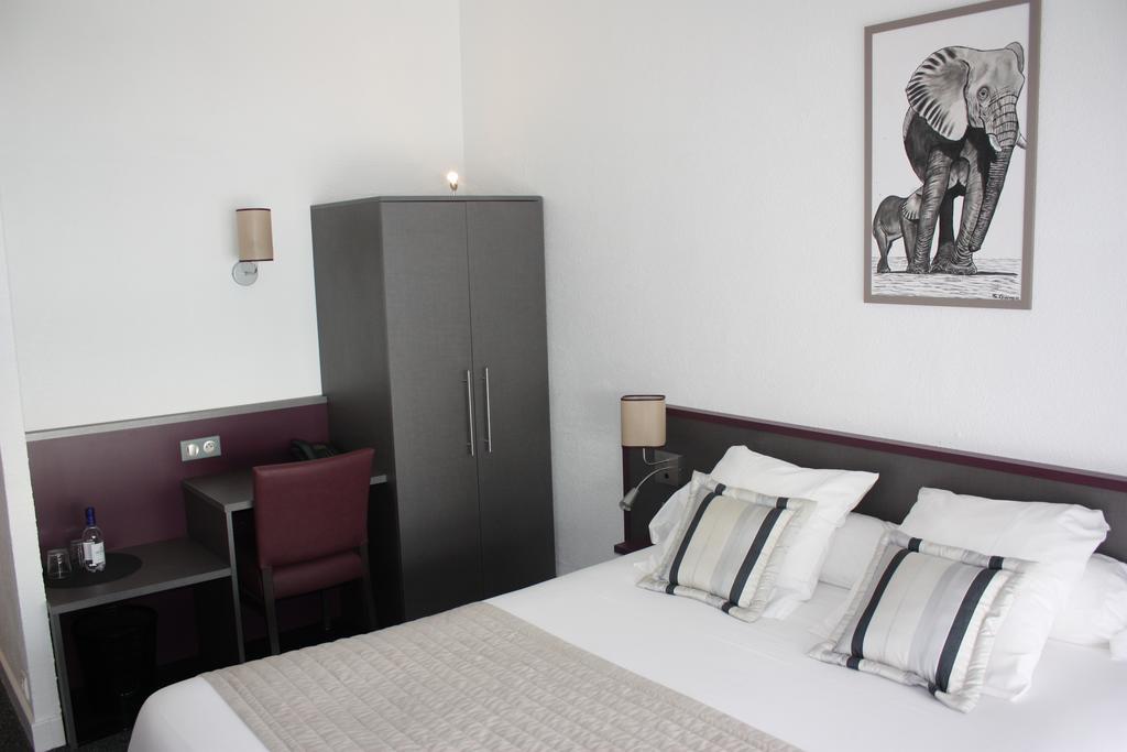 Logis Hotel Restaurant La Citadelle Бле Номер фото